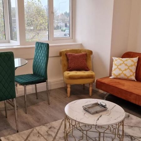 1 Bedroom Apartment - Flitwick - Contractor Friendly - Tourist Ready - Full Kitchen - Wifi - Smart Tv - Sofa Bed - Free Parking - Ideal For Short Or Long Stays Eksteriør bilde